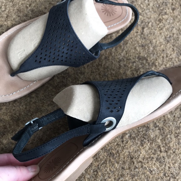 Ugg Australian Vivian II Black Leather Laser Cut , Sling Back Sandals Size 7 - Picture 6 of 9